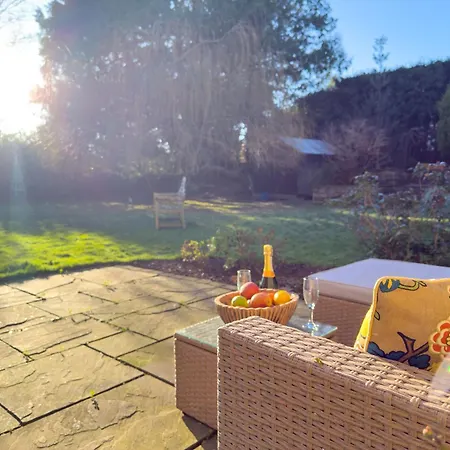 Eden Mount, Wetheral, Characteful, Spacious Overlooking Village Green, Close To M6 بيت للعطل