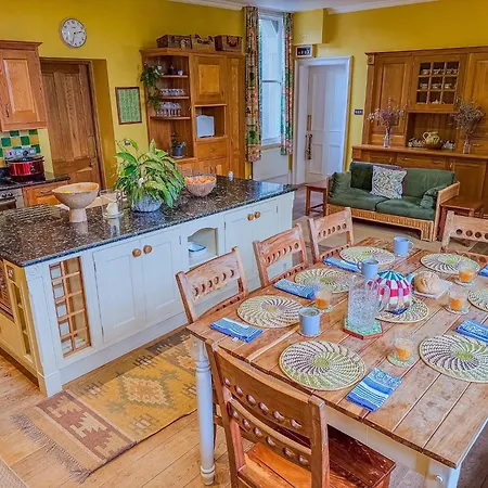 Casa de Férias Eden Mount, Wetheral, Characteful, Spacious Overlooking Village Green, Close To M6