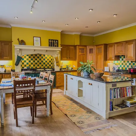 Eden Mount, Wetheral, Characteful, Spacious Overlooking Village Green, Close To M6 Casa de Férias *