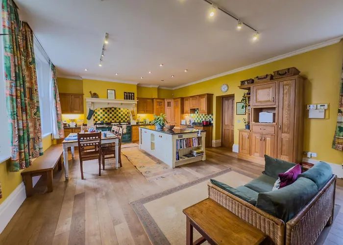 Eden Mount, Wetheral, Characteful, Spacious Overlooking Village Green, Close To M6 * Wetheral